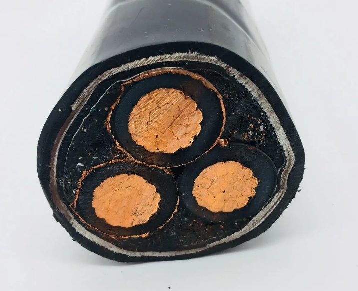 架空絕緣線多用于遠(yuǎn)距離電流傳輸、城市供電、工程工地供電等領(lǐng)域.jpg